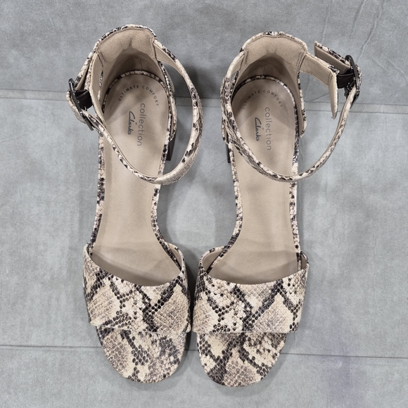 Clarks sandals women's 10 cream black snake embossed padded ankle strap low heel - Picture 2 of 14